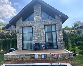 Kartepe Maşukiye'de Sakin Konumda, Isıtmalı Havuzlu, Kiralık Balayı Villası - 2