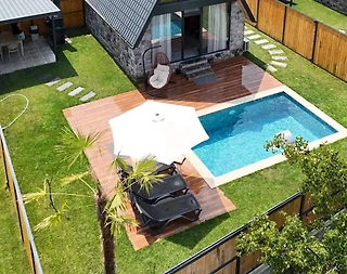 Kartepe Maşukiye'de Sakin Konumda, Isıtmalı Havuzlu, Modern Bungalov - 2