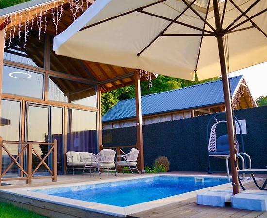 Kartepe Maşukiye'de Tesis İçerisinde, Isıtmalı Havuzlu, Ferah Bungalov - 1