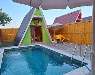 Kartepe Maşukiye'de Tesis İçerisinde, Isıtmalı Havuzlu, Kiralık Bungalov - 1