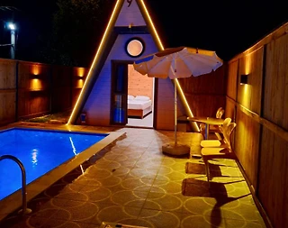 Kartepe Maşukiye'de Tesis İçerisinde, Özel Havuzlu, Minimal Bungalov - 1