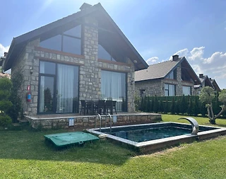 Kartepe Maşukiye'de Yemyeşil Doğada, Isıtmalı Havuzlu, Otantik Villa - 2