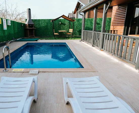 Kartepe Maşukiye'de Yeşil Bahçeli, Isıtmalı Özel Havuzlu, Kiralık Bungalov - 1