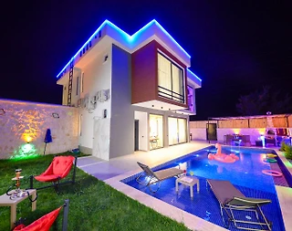 Kaş Ağullu'da Gözlerden Uzak, Özel Havuzlu, Modern Villa - 1