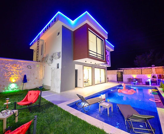 Kaş Ağullu'da Gözlerden Uzak, Özel Havuzlu, Modern Villa - 1
