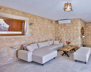 Kaş Ağullu'da Elverişli Konumda, Özel Havuzlu, Otantik Tasarımlı Villa - 5