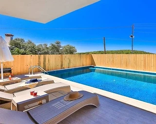 Kaş Ağullu'da Elverişli Konumda, Özel Havuzlu, Otantik Tasarımlı Villa - 4