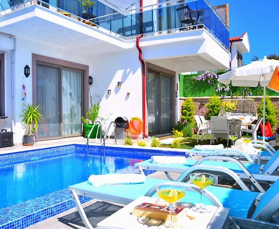 Kaş Andifli'de Sakin Konumda, Özel Havuzlu, Modern Tasarımlı Villa  - 1