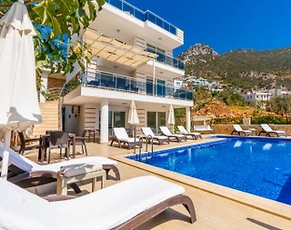 Kaş Akbel'de Geniş Ailelere Uygun, Özel Havuzlu, Konforlu Villa - 1