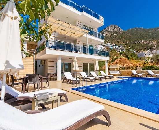 Kaş Akbel'de Geniş Ailelere Uygun, Özel Havuzlu, Konforlu Villa - 1