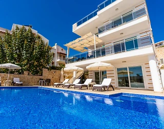 Kaş Akbel'de Geniş Ailelere Uygun, Özel Havuzlu, Konforlu Villa - 2