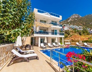 Kaş Akbel'de Geniş Ailelere Uygun, Özel Havuzlu, Konforlu Villa - 1