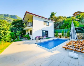 Kaş Aklar'da Doğa Manzaralı, Özel Havuzlu, Konforlu Villa - 1