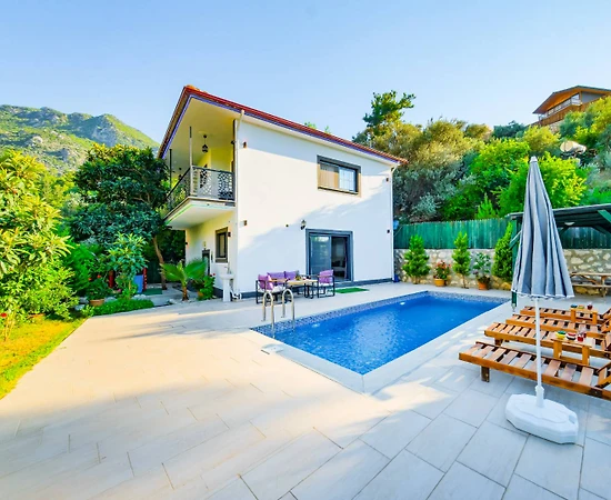 Kaş Aklar'da Doğa Manzaralı, Özel Havuzlu, Konforlu Villa - 1