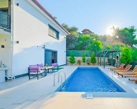 Kaş Aklar'da Doğa Manzaralı, Özel Havuzlu, Konforlu Villa - 2