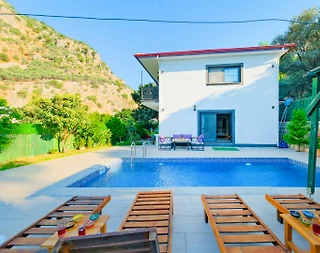 Kaş Aklar'da Doğa Manzaralı, Özel Havuzlu, Konforlu Villa - 3