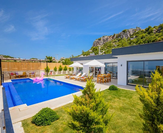 Kaş Aklar'da Gözlerden Uzak Konumda, Özel Havuzlu, Modern Villa - 1