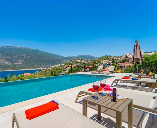 Kaş Andifli'de Denize Sıfır, Özel Havuzlu, Geniş Villa - 1