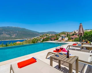 Kaş Andifli'de Denize Sıfır, Özel Havuzlu, Geniş Villa - 1