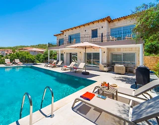 Kaş Andifli'de Denize Sıfır, Özel Havuzlu, Geniş Villa - 2