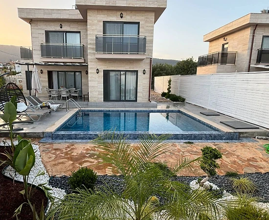 Kaş Andifli'de Geniş Ailelere Uygun, Özel Havuzlu, İkiz Villa  - 1