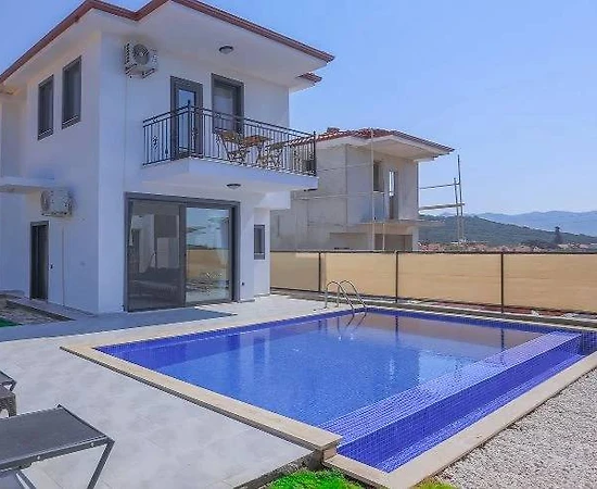Kaş Andifli'de Geniş Alanlara Sahip, Özel Havuzlu, Konforlu Villa - 1