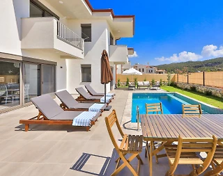 Kaş Andifli'de Geniş Bahçeli, Özel Havuz ve Jakuzili, Modern Villa - 4