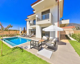 Kaş Andifli'de Geniş Bahçeli, Özel Havuz ve Jakuzili, Modern Villa - 3