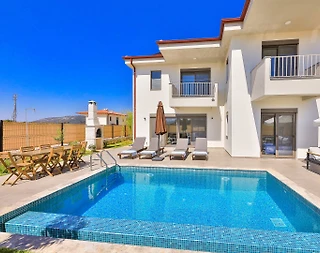 Kaş Andifli'de Geniş Bahçeli, Özel Havuz ve Jakuzili, Modern Villa - 2