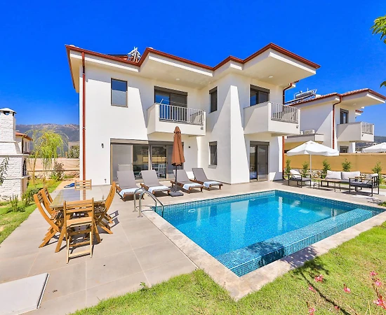 Kaş Andifli'de Geniş Bahçeli, Özel Havuz ve Jakuzili, Modern Villa - 1