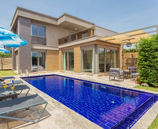 Kaş Andifli'de Geniş Bahçeli, Özel Havuzlu, 3+1 Modern Villa - 1