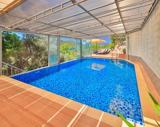 Kaş Andifli'de Limana Yürüme Mesafesinde, Isıtmalı Havuzlu, Lüks Villa - 1
