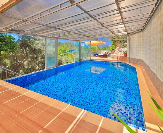 Kaş Andifli'de Limana Yürüme Mesafesinde, Isıtmalı Havuzlu, Lüks Villa - 1