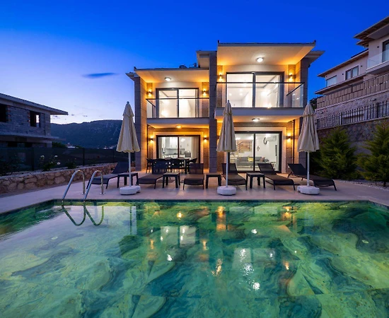Kaş Andifli'de Merkeze Yakın Konumda, Özel Havuzlu, Kiralık Villa - 1