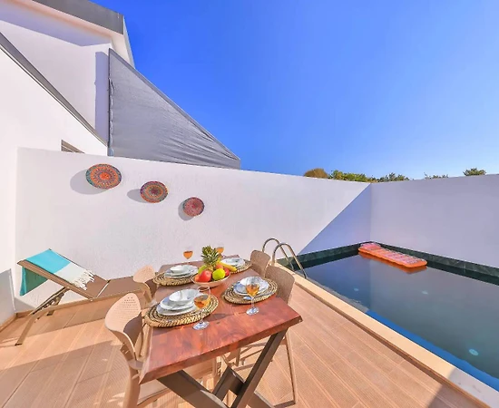 Kaş Andifli'de Modern Tasarıma Sahip, Özel Havuz ve Jakuzili Villa - 1