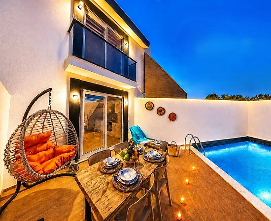 Kaş Andifli'de Muhteşem Manzaralı, Özel Havuzlu, Konforlu Villa - 1