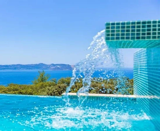 Kaş Andifli'de Nezih Konumda, Özel Havuzlu, Modern Villa - 1