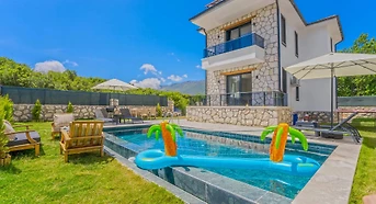Kaş Andifli'de Yemyeşil Bahçeli, Özel Havuzlu, 2+1, Konforlu Villa