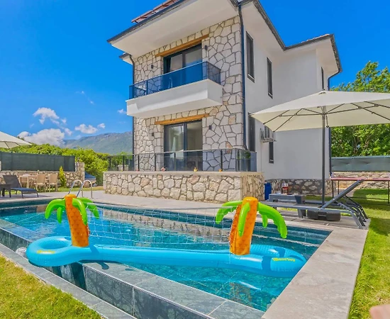 Kaş Andifli'de Yemyeşil Bahçeli, Özel Havuzlu, 2+1, Konforlu Villa - 1