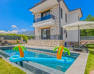Kaş Andifli'de Yemyeşil Bahçeli, Özel Havuzlu, 2+1, Konforlu Villa - 1