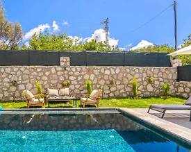 Kaş Andifli'de Yemyeşil Bahçeli, Özel Havuzlu, 2+1, Konforlu Villa - 2