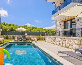 Kaş Andifli'de Yemyeşil Bahçeli, Özel Havuzlu, 2+1, Konforlu Villa - 3