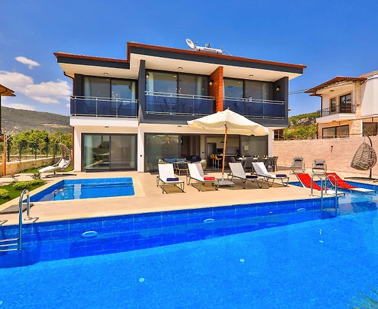 Kaş Andifli'de Yemyeşil Bahçeli, Özel Havuzlu, Kiralık Villa - 1