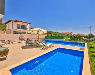 Kaş Andifli'de Yemyeşil Bahçeli, Özel Havuzlu, Kiralık Villa - 3