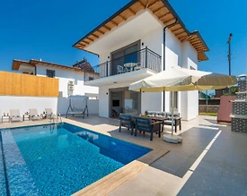 Kaş Andifli'de Yemyeşil Bahçeli, Özel Havuzlu, Konforlu Villa - 2