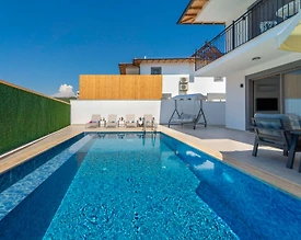 Kaş Andifli'de Yemyeşil Bahçeli, Özel Havuzlu, Konforlu Villa - 3