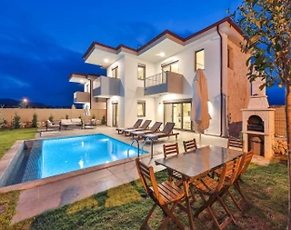 Kaş Andifli'de Yeşillikler İçerisinde, Özel Havuzlu, Modern Villa - 1