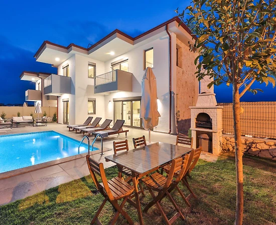 Kaş Andifli'de Yeşillikler İçerisinde, Özel Havuzlu, Modern Villa - 1