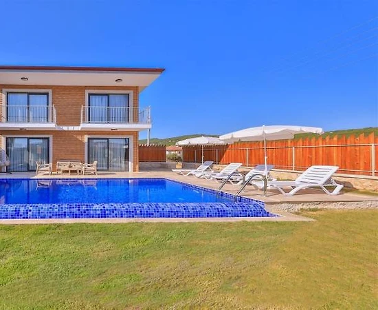 Kaş Andifli'de Yeşillikler İçerisinde, Özel Havuzlu, Konforlu Villa - 1