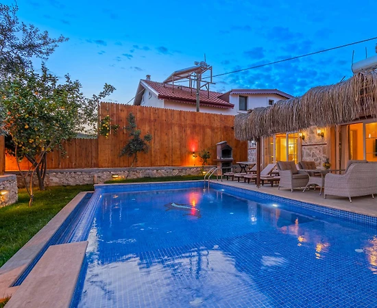 Kaş Bayındır'da Sakin Konumda, Özel Havuzlu, Taş Villa - 1